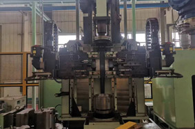 DPF缩管机保证触媒在筒体里面的稳定性，通过对管体直径缩小来固定触媒。